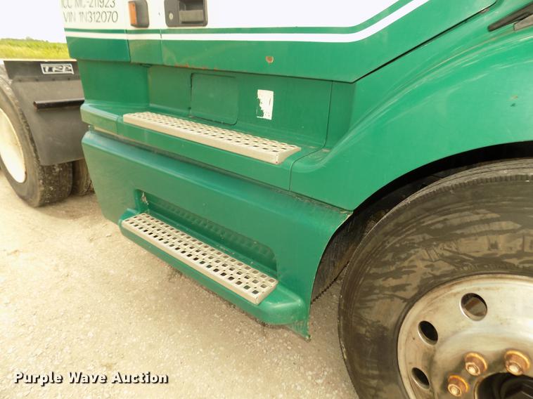 image for item DB8694 2001 Volvo VNL semi truck