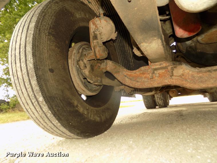 image for item DB8694 2001 Volvo VNL semi truck