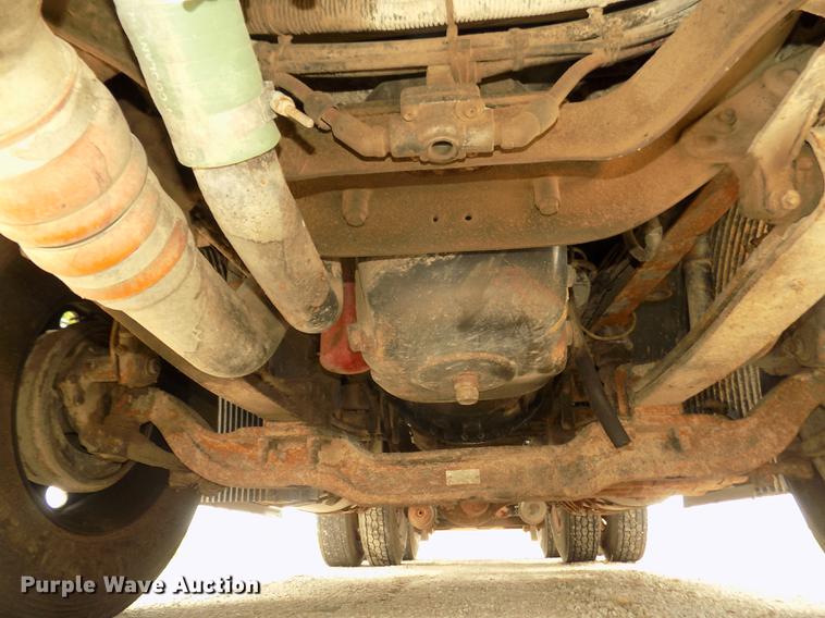 image for item DB8694 2001 Volvo VNL semi truck