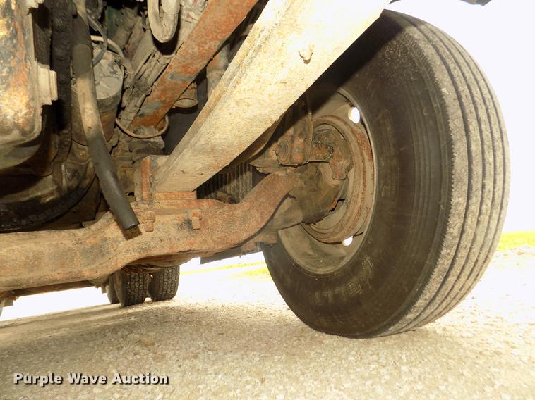 image for item DB8694 2001 Volvo VNL semi truck