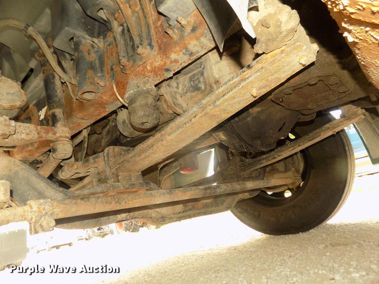 image for item DB8694 2001 Volvo VNL semi truck