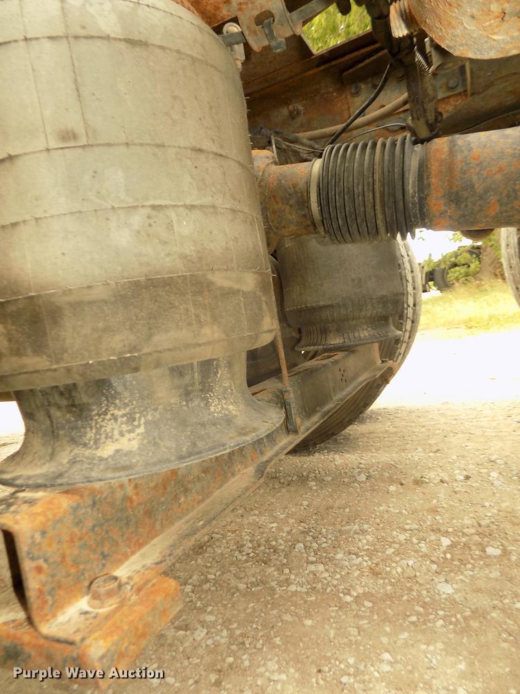 image for item DB8694 2001 Volvo VNL semi truck