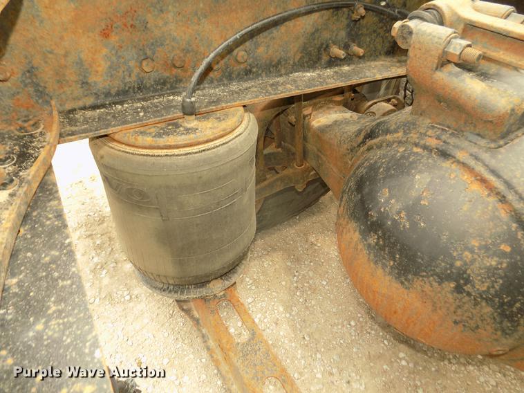 image for item DB8694 2001 Volvo VNL semi truck