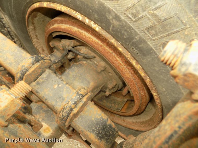 image for item DB8694 2001 Volvo VNL semi truck