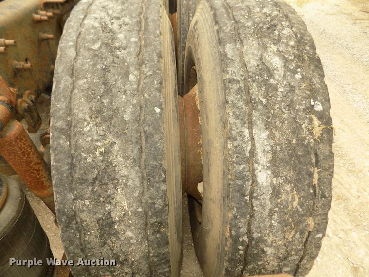 image for item DB8694 2001 Volvo VNL semi truck