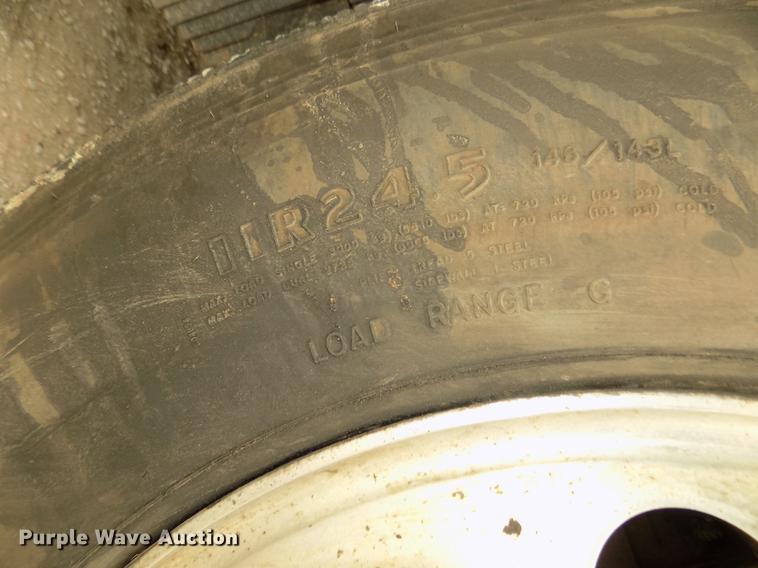 image for item DB8694 2001 Volvo VNL semi truck