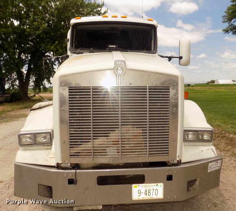 image for item DB8695 1996 Kenworth T800B semi truck