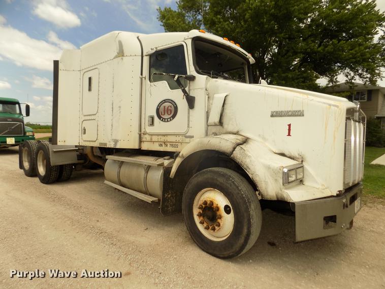 image for item DB8695 1996 Kenworth T800B semi truck