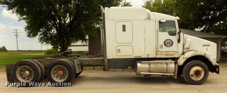 image for item DB8695 1996 Kenworth T800B semi truck