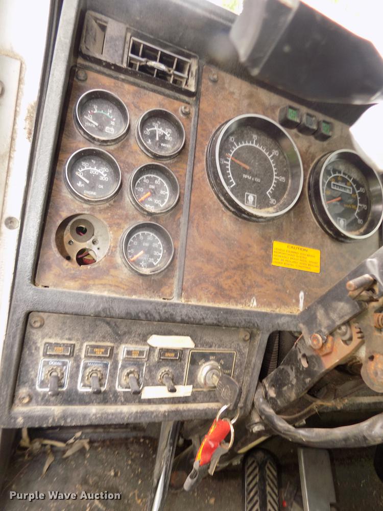 image for item DB8695 1996 Kenworth T800B semi truck