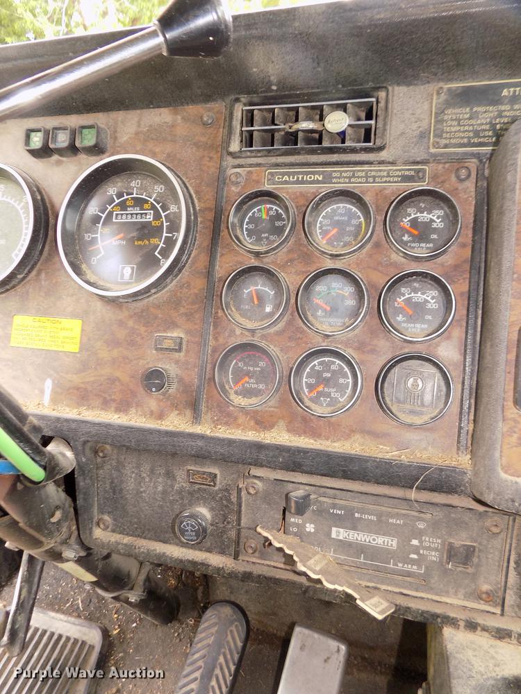 image for item DB8695 1996 Kenworth T800B semi truck