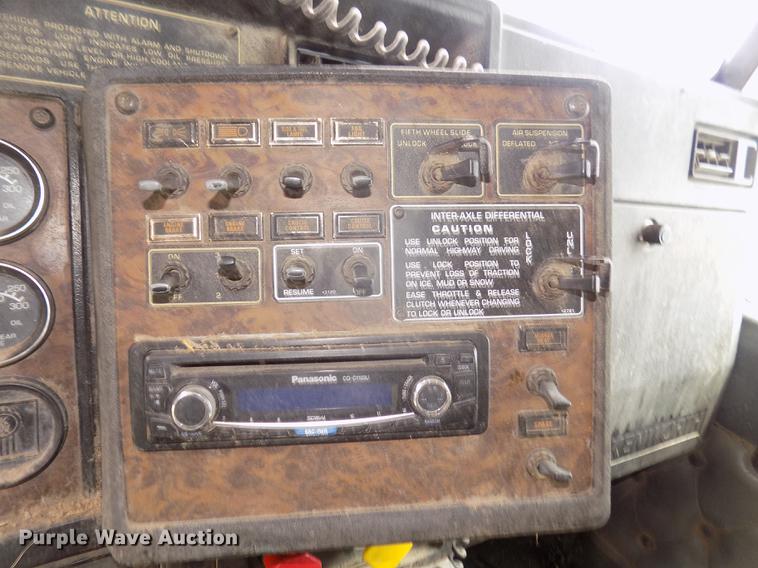 image for item DB8695 1996 Kenworth T800B semi truck