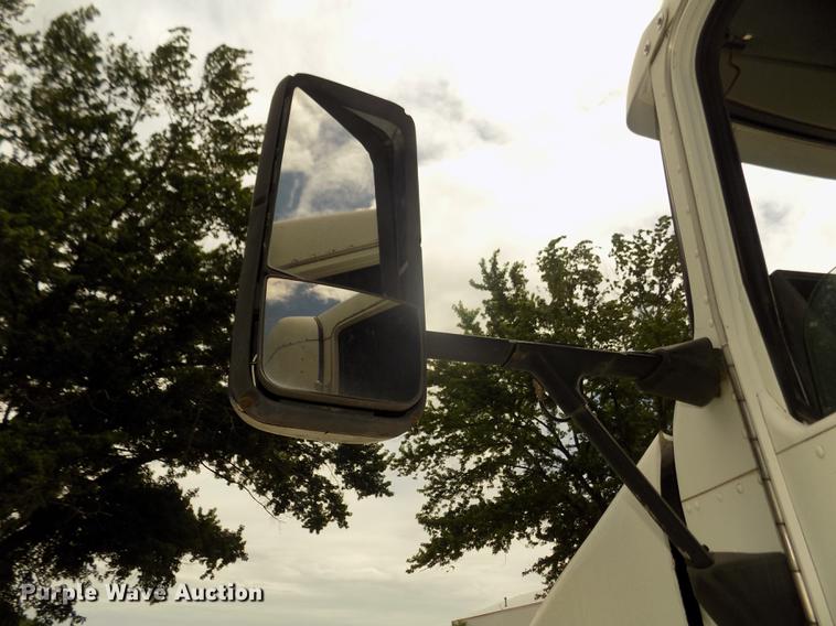 image for item DB8695 1996 Kenworth T800B semi truck