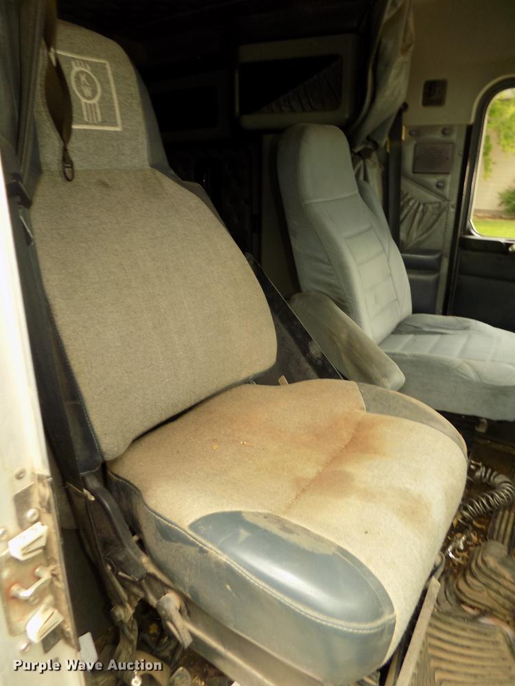 image for item DB8695 1996 Kenworth T800B semi truck