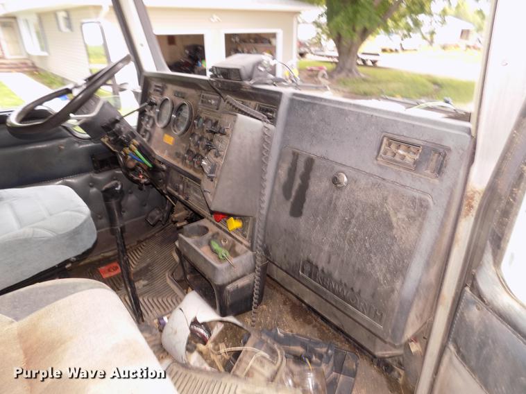 image for item DB8695 1996 Kenworth T800B semi truck