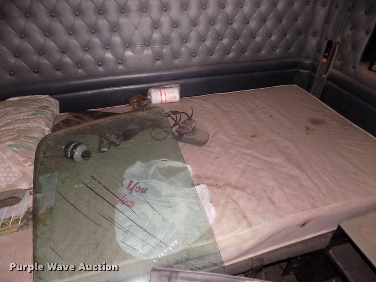 image for item DB8695 1996 Kenworth T800B semi truck