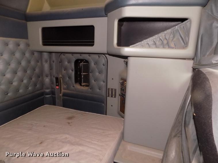 image for item DB8695 1996 Kenworth T800B semi truck