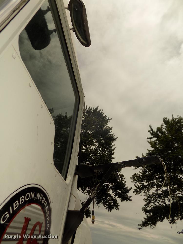 image for item DB8695 1996 Kenworth T800B semi truck