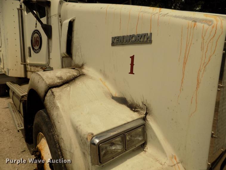 image for item DB8695 1996 Kenworth T800B semi truck