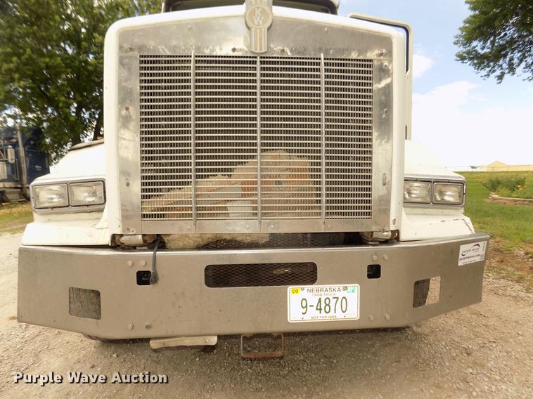 image for item DB8695 1996 Kenworth T800B semi truck