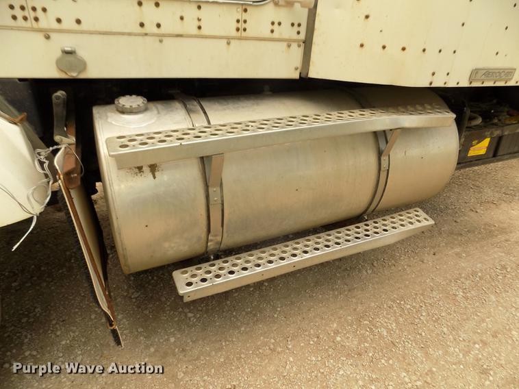 image for item DB8695 1996 Kenworth T800B semi truck