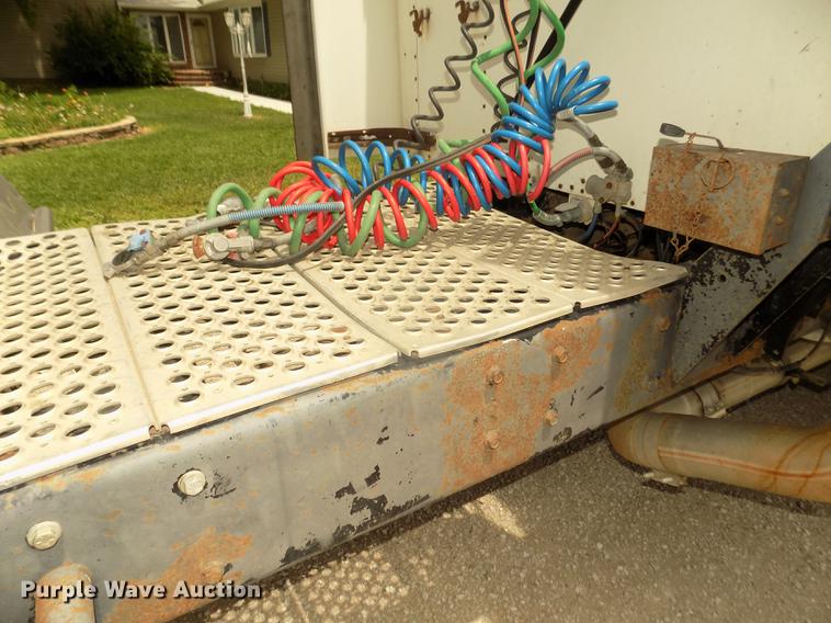 image for item DB8695 1996 Kenworth T800B semi truck