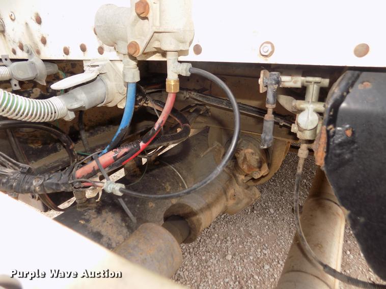 image for item DB8695 1996 Kenworth T800B semi truck