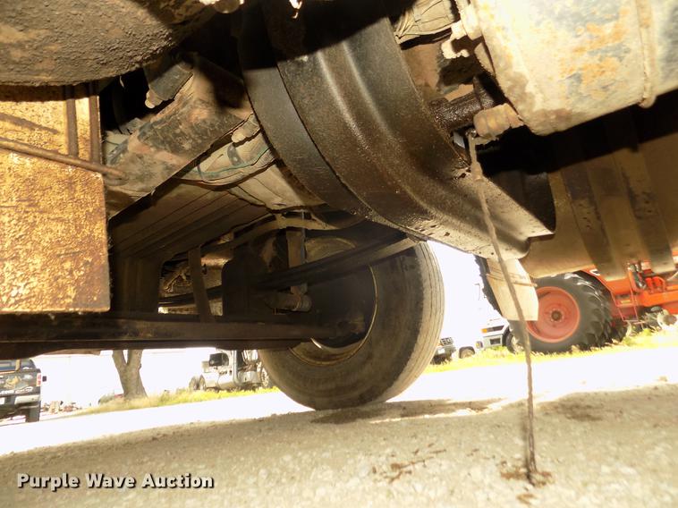 image for item DB8695 1996 Kenworth T800B semi truck