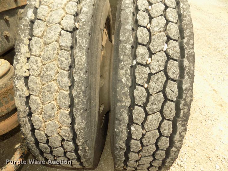 image for item DB8695 1996 Kenworth T800B semi truck