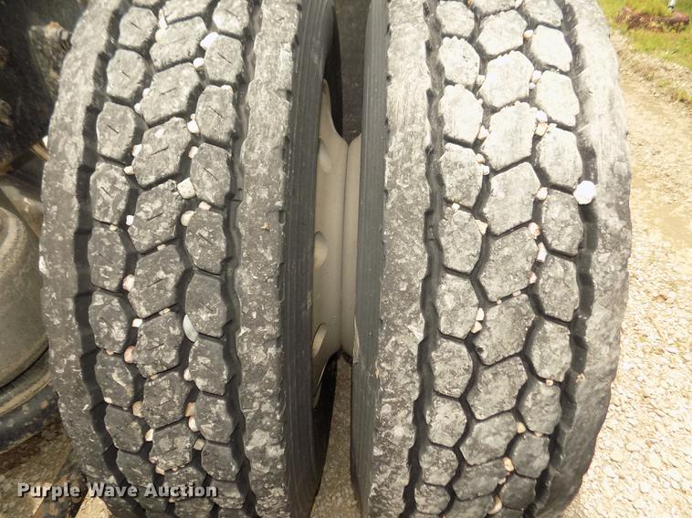 image for item DB8695 1996 Kenworth T800B semi truck