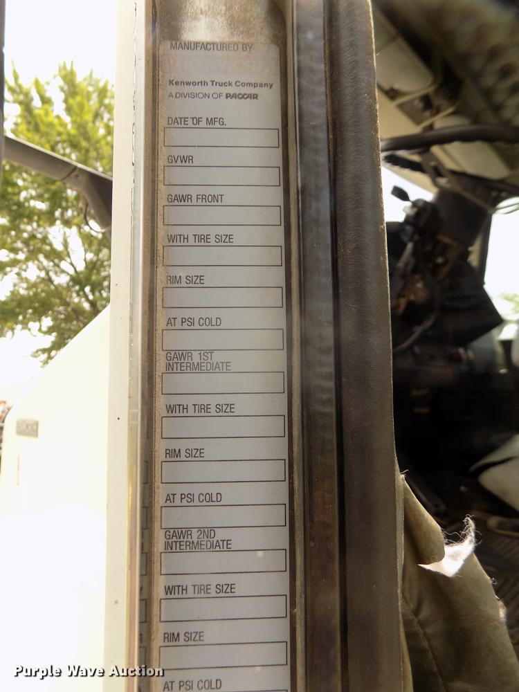 image for item DB8695 1996 Kenworth T800B semi truck