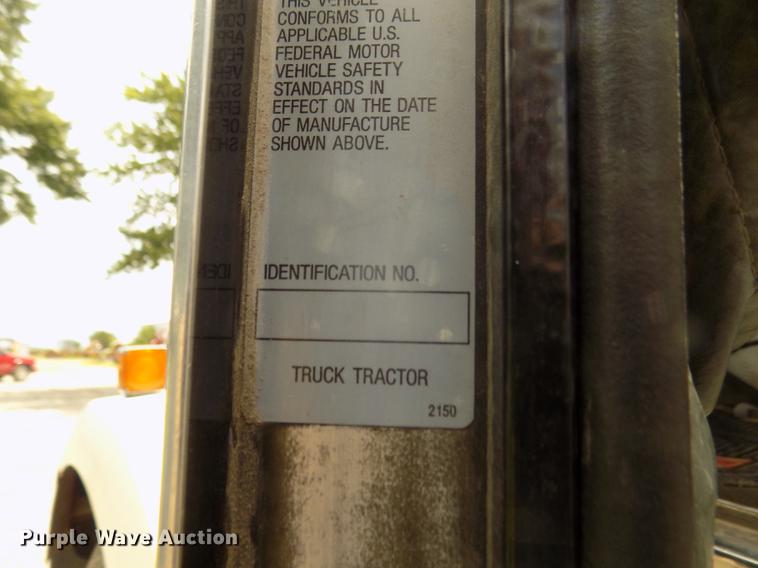 image for item DB8695 1996 Kenworth T800B semi truck