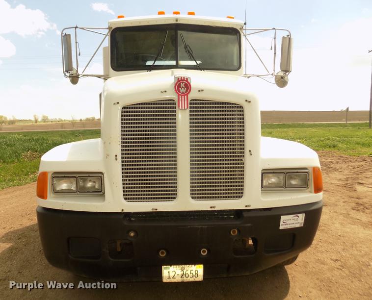 image for item DD2759 1989 Kenworth T400 semi truck