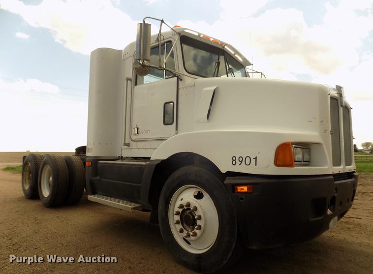 image for item DD2759 1989 Kenworth T400 semi truck