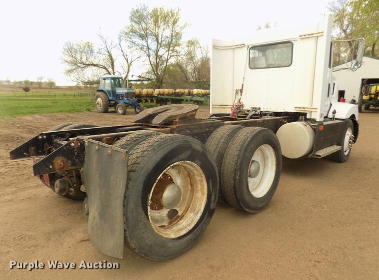 image for item DD2759 1989 Kenworth T400 semi truck