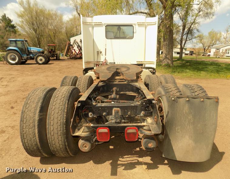 image for item DD2759 1989 Kenworth T400 semi truck