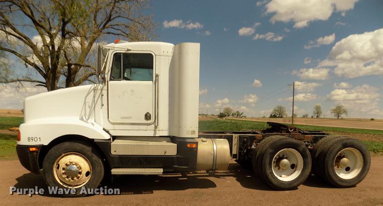 image for item DD2759 1989 Kenworth T400 semi truck