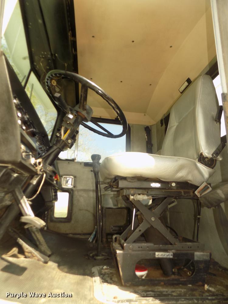 image for item DD2759 1989 Kenworth T400 semi truck