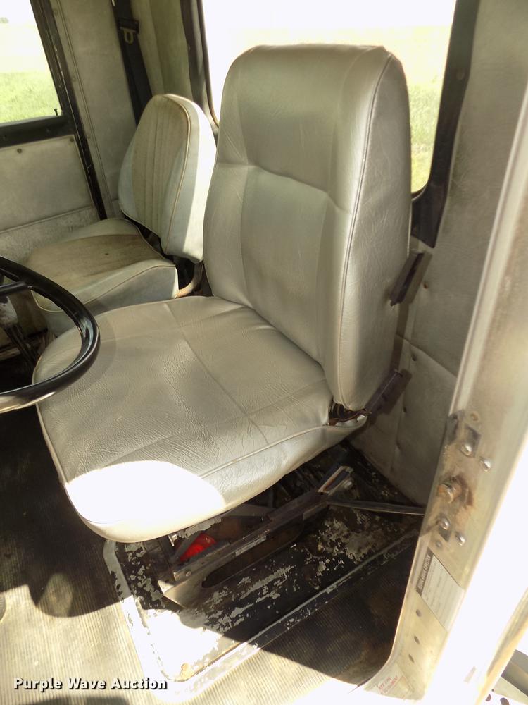 image for item DD2759 1989 Kenworth T400 semi truck