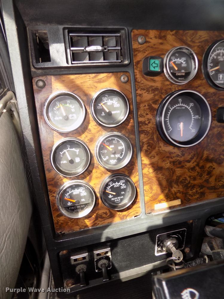 image for item DD2759 1989 Kenworth T400 semi truck