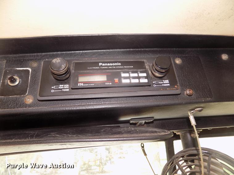 image for item DD2759 1989 Kenworth T400 semi truck