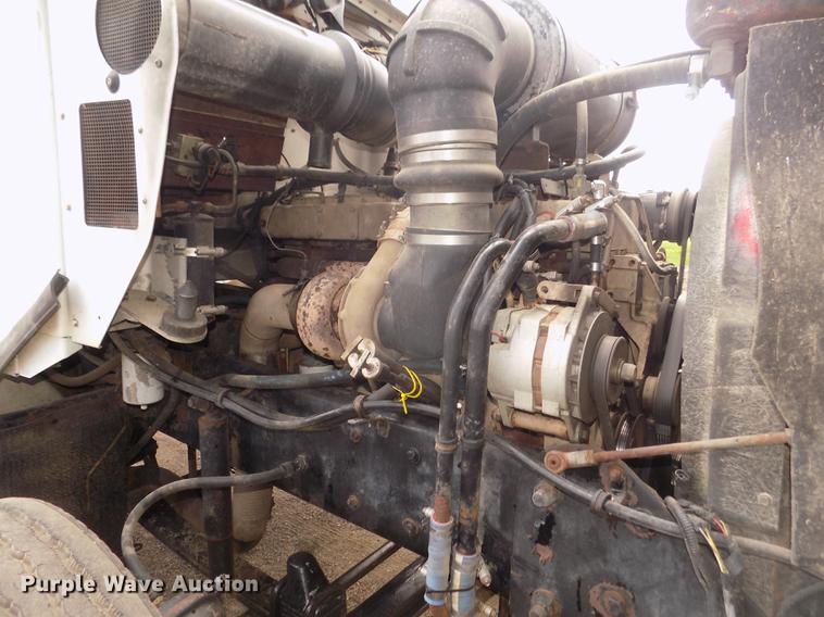 image for item DD2759 1989 Kenworth T400 semi truck