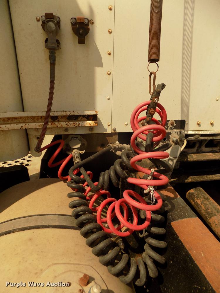 image for item DD2759 1989 Kenworth T400 semi truck