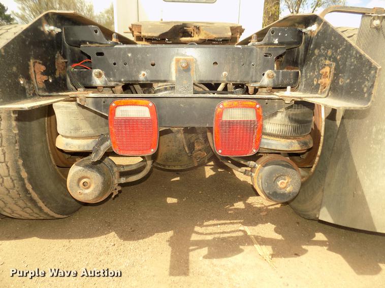 image for item DD2759 1989 Kenworth T400 semi truck