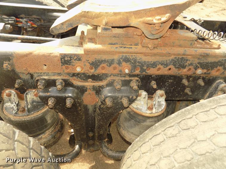 image for item DD2759 1989 Kenworth T400 semi truck