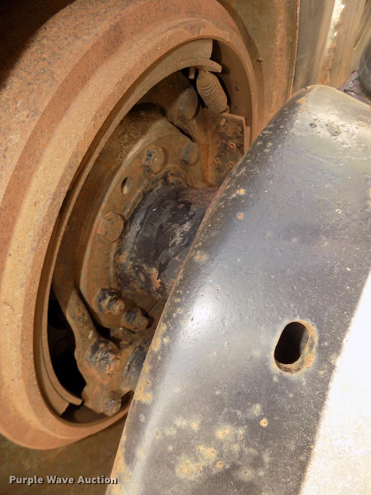 image for item DD2759 1989 Kenworth T400 semi truck