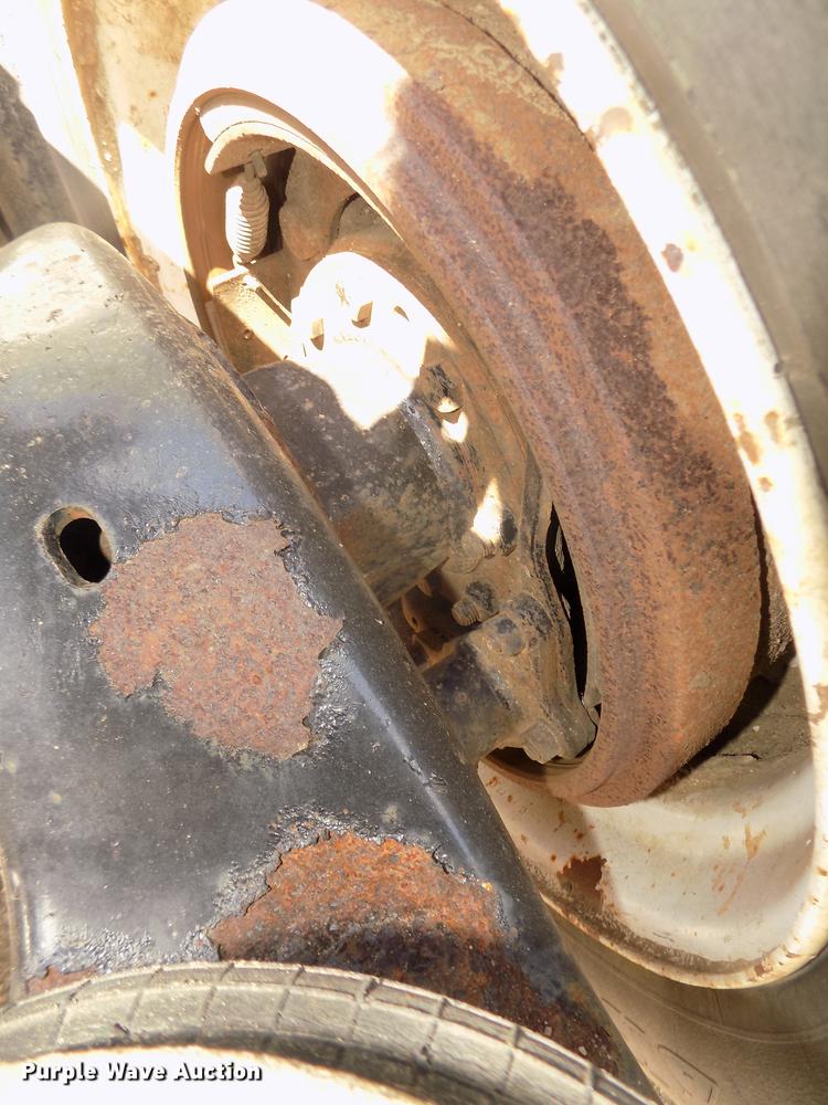 image for item DD2759 1989 Kenworth T400 semi truck