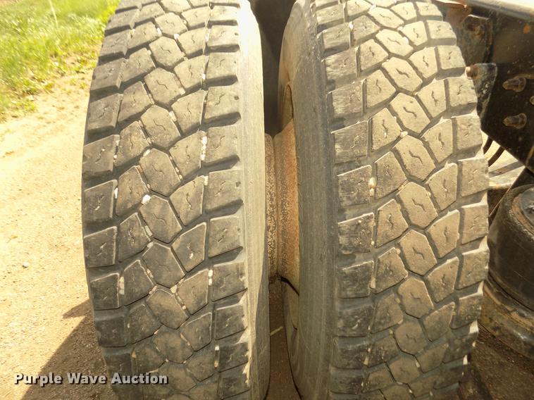 image for item DD2759 1989 Kenworth T400 semi truck