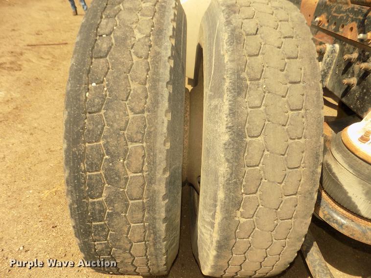 image for item DD2759 1989 Kenworth T400 semi truck