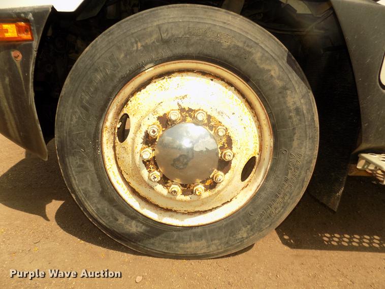 image for item DD2759 1989 Kenworth T400 semi truck